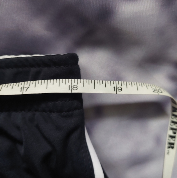 Nike Reversible Athletic Shorts 5" Inseam - Picture 8 of 9